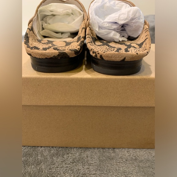 Sanctuary Tan and Black snake skin Patterned Shoes - Picture 5 of 7